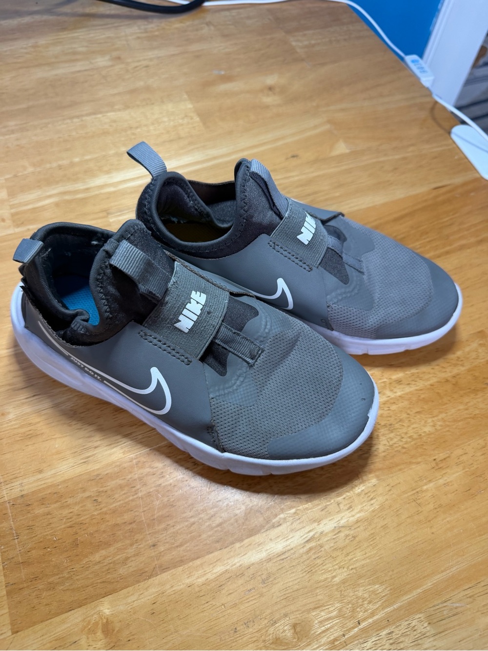 Nike Flex Runner 2 Kids Slip-On Mesh Sneakers Gray/White US 2.5Y DJ6040-003